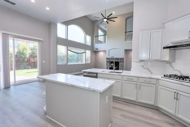 451 Hawkcrest Cir, Sacramento, CA 95835