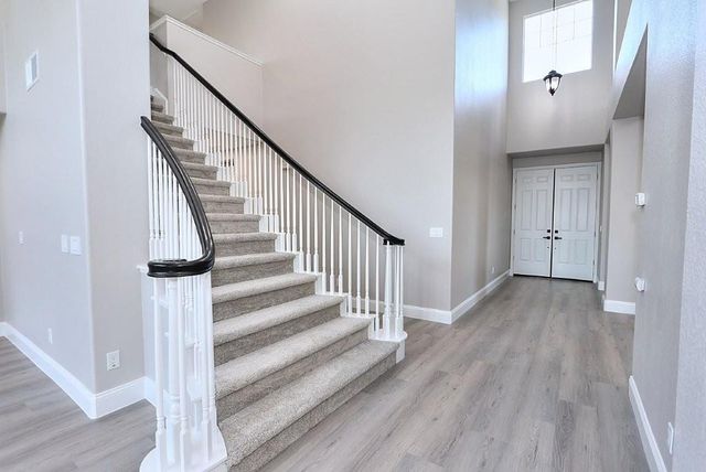 451 Hawkcrest Cir, Sacramento, CA 95835