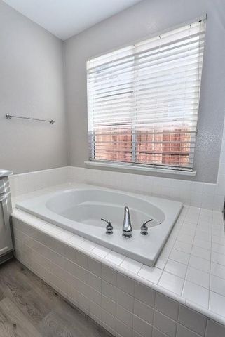 451 Hawkcrest Cir, Sacramento, CA 95835