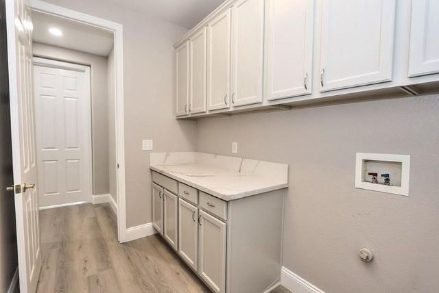 451 Hawkcrest Cir, Sacramento, CA 95835