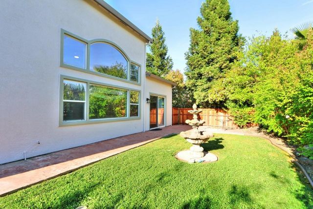 451 Hawkcrest Cir, Sacramento, CA 95835