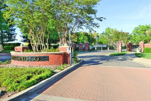 451 Hawkcrest Cir, Sacramento, CA 95835