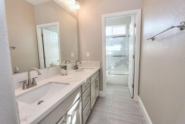 451 Hawkcrest Cir, Sacramento, CA 95835