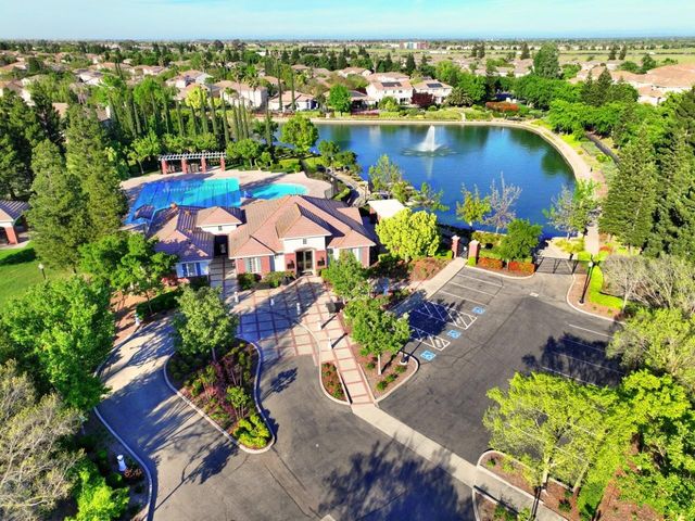 451 Hawkcrest Cir, Sacramento, CA 95835