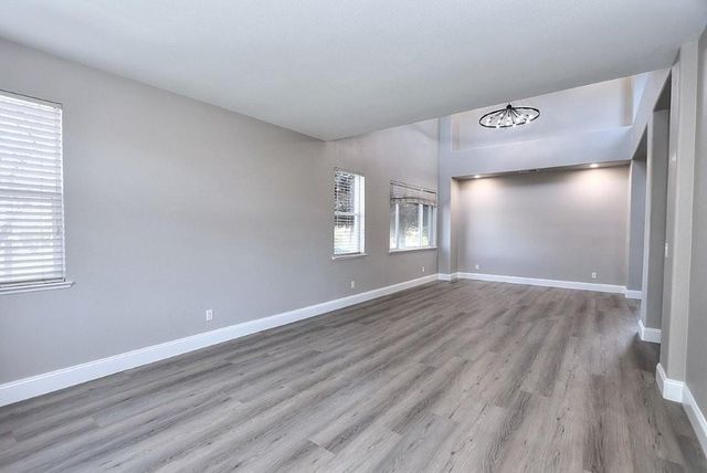 451 Hawkcrest Cir, Sacramento, CA 95835