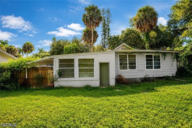 221 Avacado CT, Fort Myers, FL 33905