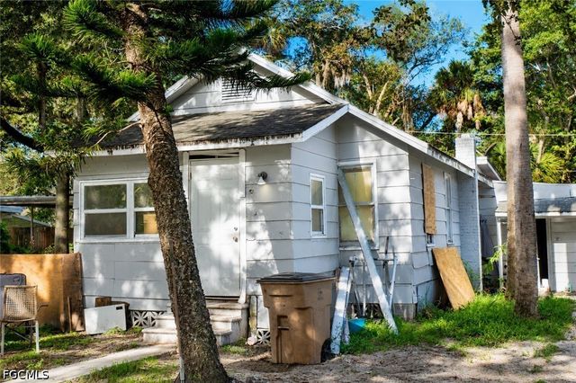 221 Avacado CT, Fort Myers, FL 33905
