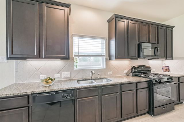 341 Gallant Fox Way, Woodbranch, TX 77357