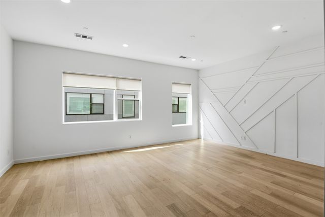 427 W 10th Street 803, Dallas, TX 75208