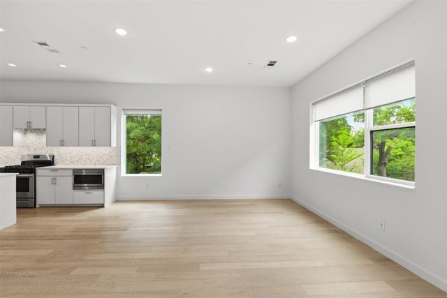 427 W 10th Street 803, Dallas, TX 75208