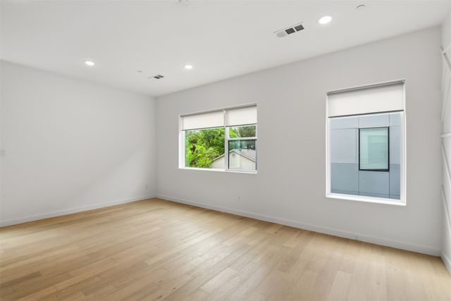 427 W 10th Street 803, Dallas, TX 75208