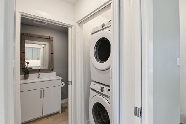 427 W 10th Street 803, Dallas, TX 75208