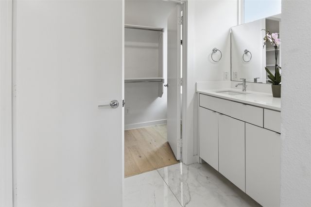 427 W 10th Street 803, Dallas, TX 75208