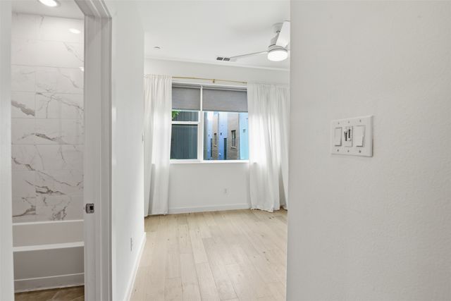 427 W 10th Street 803, Dallas, TX 75208