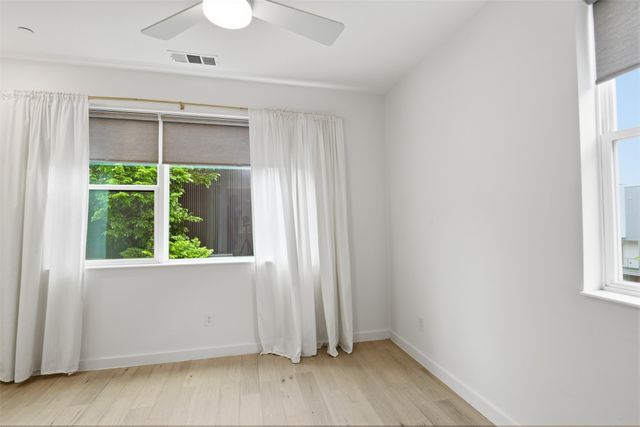 427 W 10th Street 803, Dallas, TX 75208