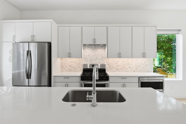 427 W 10th Street 803, Dallas, TX 75208