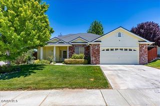 1300 Scarlet Oak Drive, Tehachapi, CA 93561