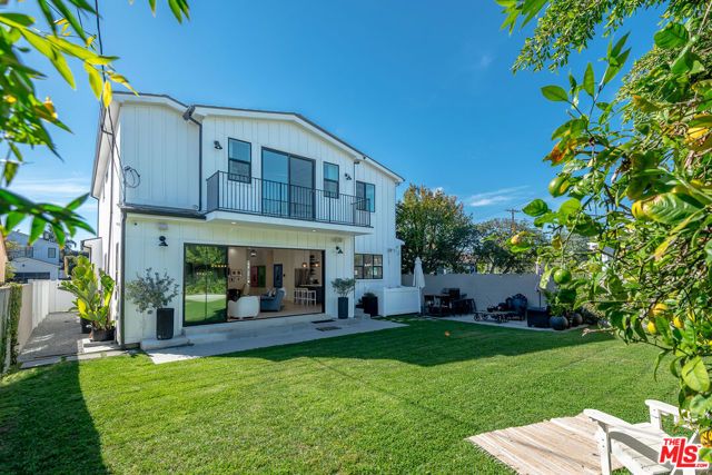 8308 Mcconnell Avenue, Los Angeles, CA 90045