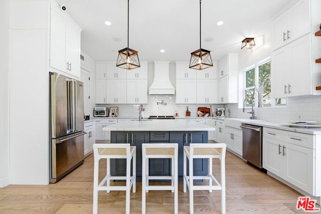 8308 Mcconnell Avenue, Los Angeles, CA 90045