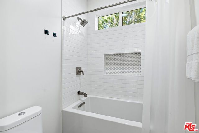 8308 Mcconnell Avenue, Los Angeles, CA 90045