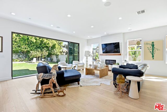 8308 Mcconnell Avenue, Los Angeles, CA 90045