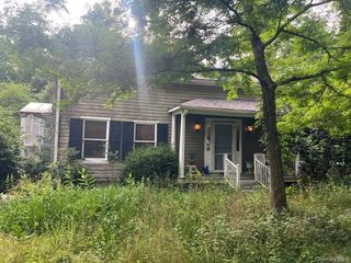 153 Kennel Road, Cuddebackville, NY 12729