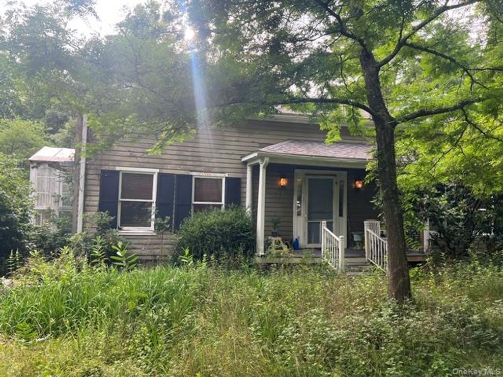 153 Kennel Road, Cuddebackville, NY 12729