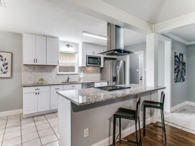 1605 Bedford Oaks Drive, Bedford, TX 76021