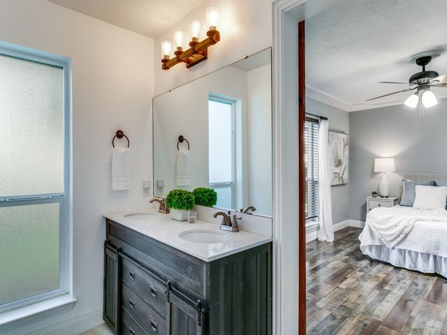 1605 Bedford Oaks Drive, Bedford, TX 76021