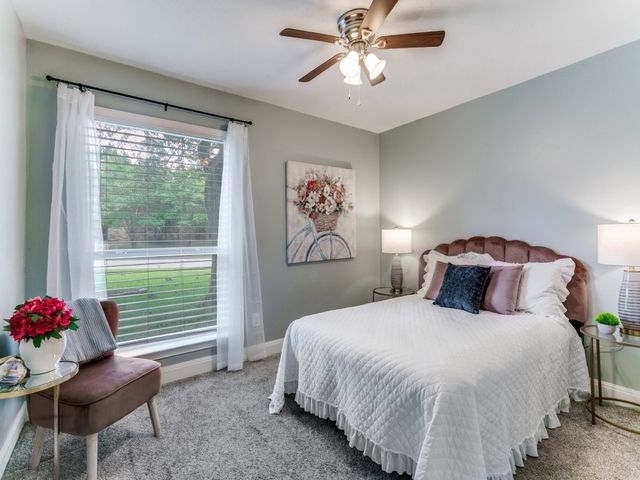 1605 Bedford Oaks Drive, Bedford, TX 76021