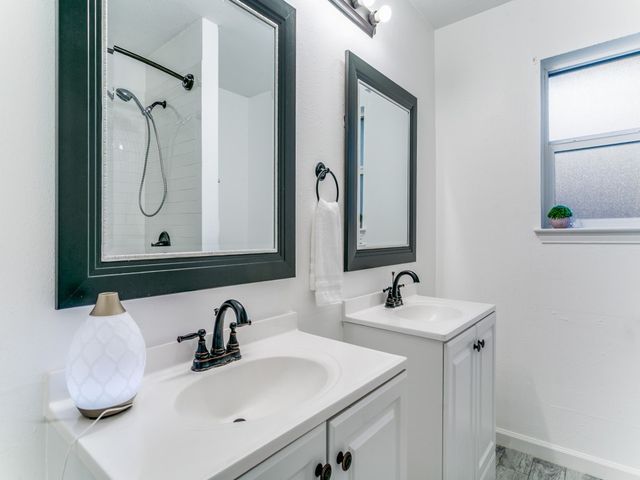 1605 Bedford Oaks Drive, Bedford, TX 76021