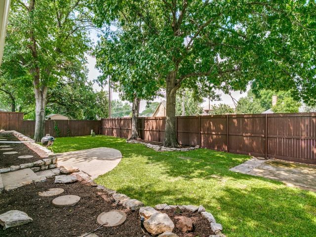 1605 Bedford Oaks Drive, Bedford, TX 76021