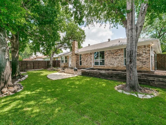 1605 Bedford Oaks Drive, Bedford, TX 76021