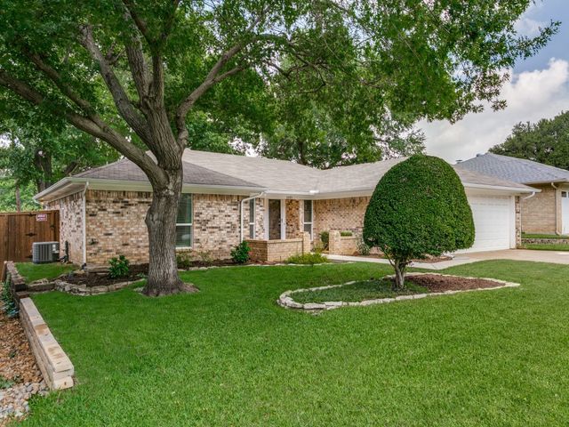 1605 Bedford Oaks Drive, Bedford, TX 76021