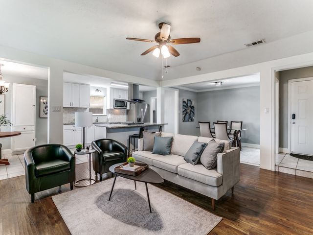 1605 Bedford Oaks Drive, Bedford, TX 76021
