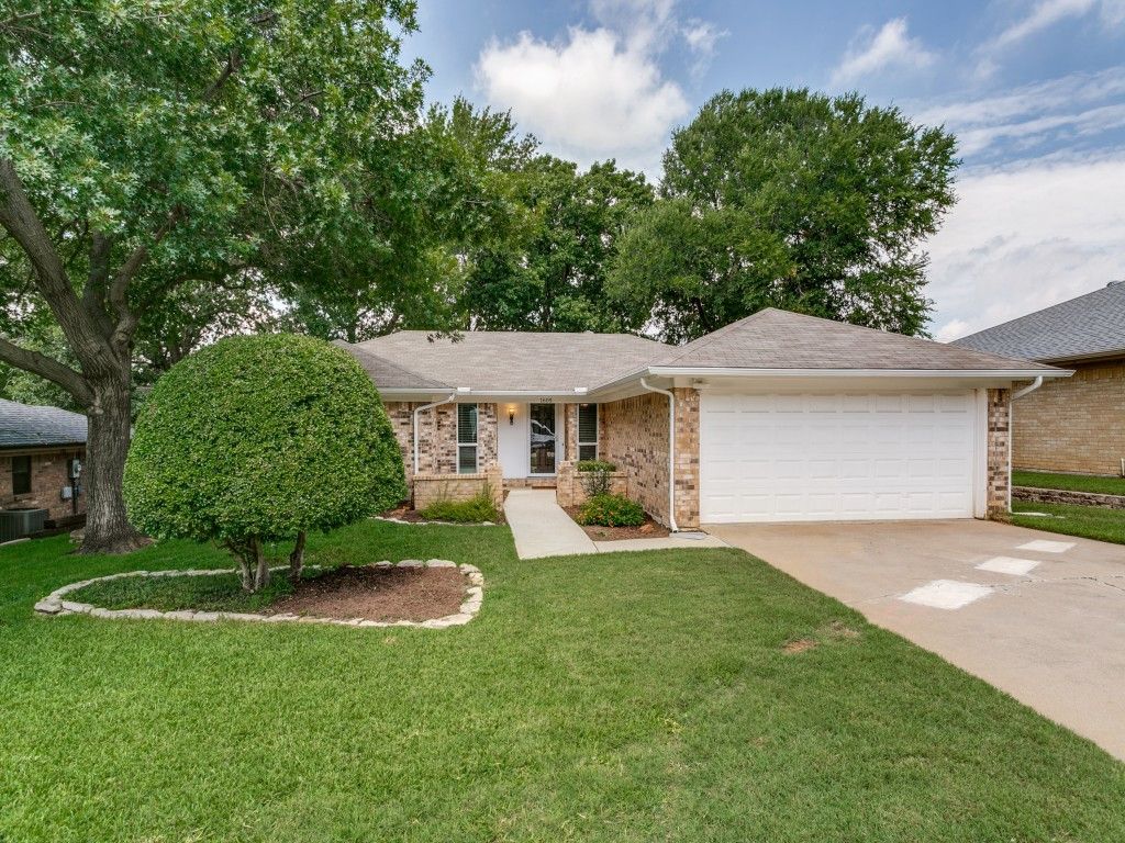 1605 Bedford Oaks Drive, Bedford, TX 76021