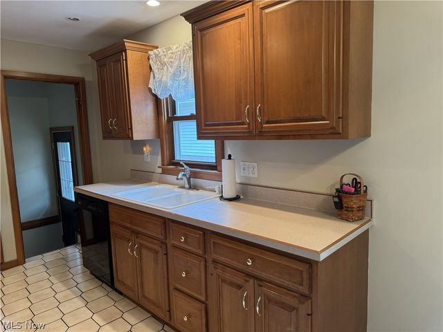 414 E Paige Avenue, Barberton, OH 44203