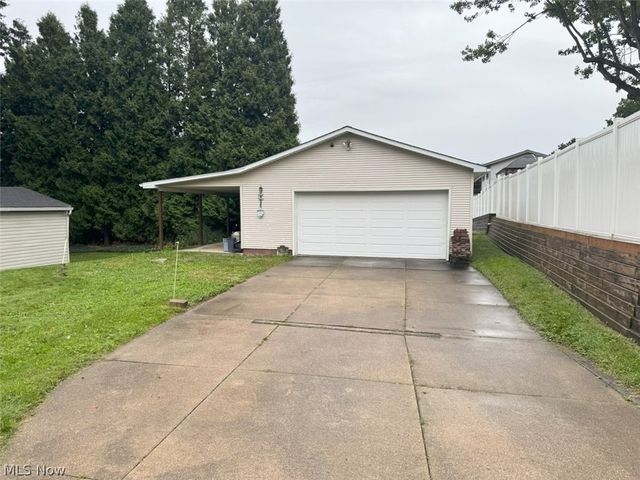 414 E Paige Avenue, Barberton, OH 44203