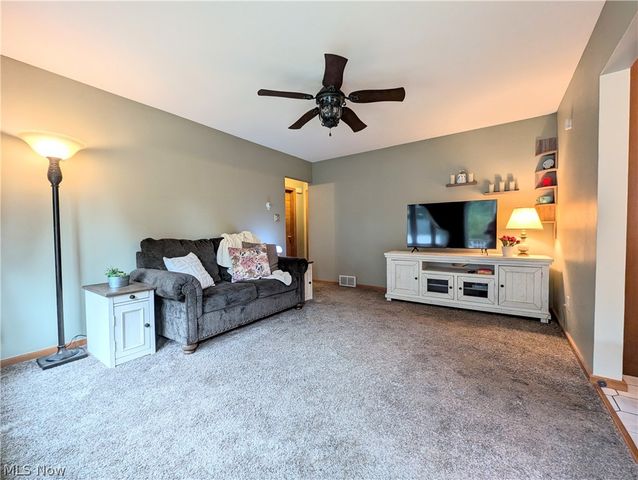 414 E Paige Avenue, Barberton, OH 44203