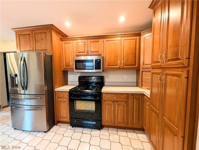 414 E Paige Avenue, Barberton, OH 44203