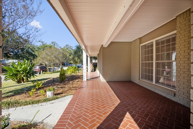 15 Villa Cove Drive, Gulfport, MS 39507