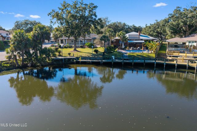 15 Villa Cove Drive, Gulfport, MS 39507