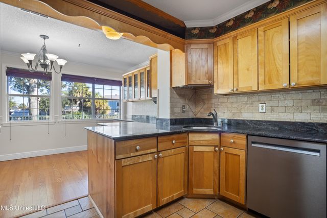 15 Villa Cove Drive, Gulfport, MS 39507