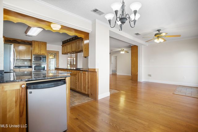 15 Villa Cove Drive, Gulfport, MS 39507