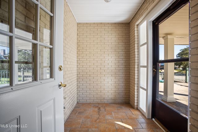 15 Villa Cove Drive, Gulfport, MS 39507