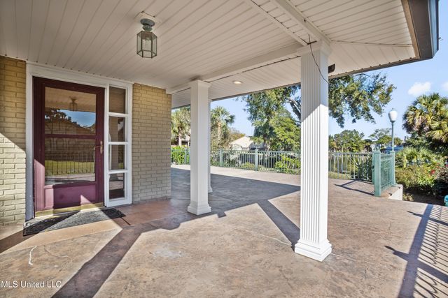 15 Villa Cove Drive, Gulfport, MS 39507