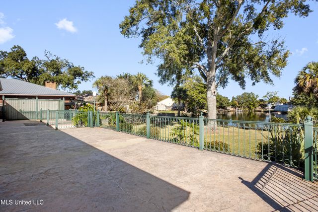 15 Villa Cove Drive, Gulfport, MS 39507