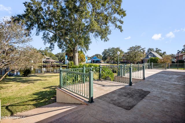 15 Villa Cove Drive, Gulfport, MS 39507