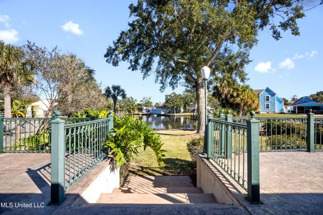 15 Villa Cove Drive, Gulfport, MS 39507