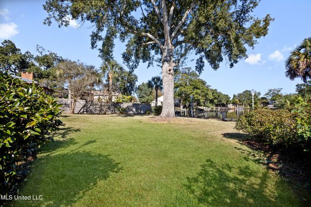 15 Villa Cove Drive, Gulfport, MS 39507